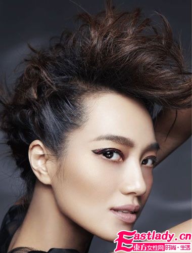 名嘴朱丹顛覆形象演繹時髦搖滾范兒