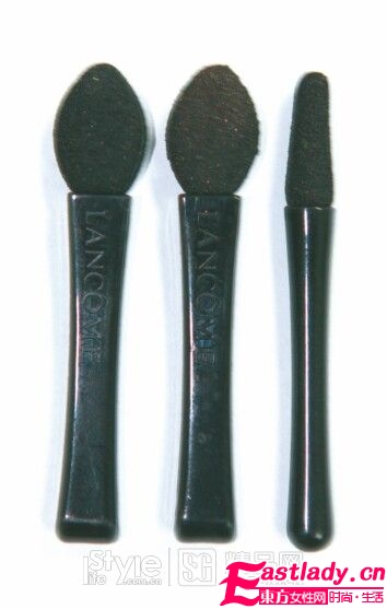 彩妝達(dá)人如何利用色誘彩盤畫出靚麗眼妝