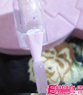 自制粉色波普美甲 讓你個(gè)性十足