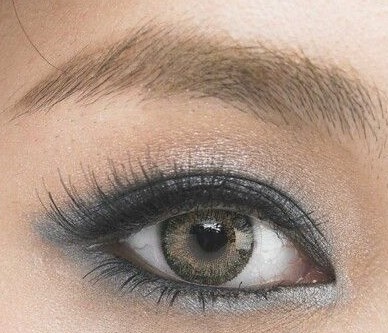 強(qiáng)大假睫毛眼妝 輕易塑造電力眼神