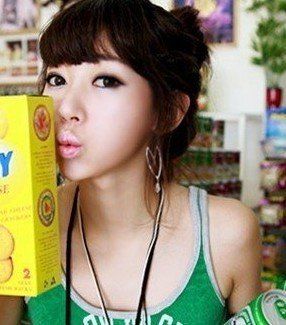 潤澤妝容的化妝小技巧 做一個(gè)減齡青春美女