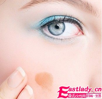 3種不同質(zhì)地腮紅上妝技巧