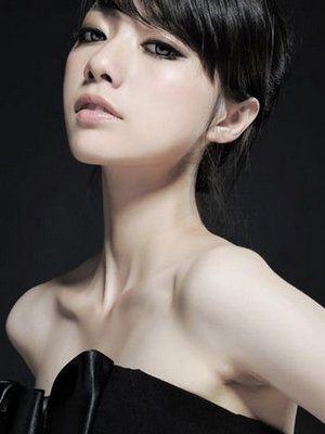 潤(rùn)澤妝容的化妝小技巧 做一個(gè)減齡青春美女