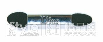 彩妝達(dá)人如何利用色誘彩盤畫出靚麗眼妝