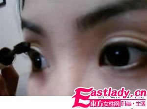 眼袋黑眼圈化妝步驟圖解