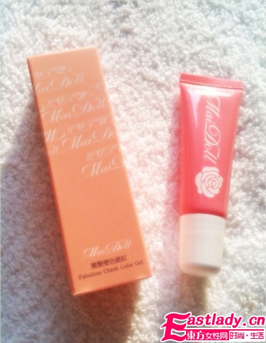 美妝達(dá)人吳佩慈裝扮臺揭秘 女星化裝容貌綽約多姿