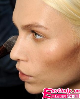 2011年秋冬潮妝搶先看 溫暖色系唱主角