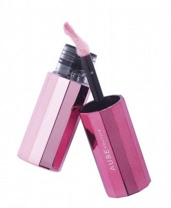 強(qiáng)大假睫毛眼妝 輕易塑造電力眼神