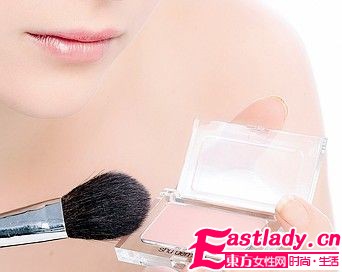 3種不同質(zhì)地腮紅上妝技巧