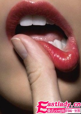 擺脫脫妝大困擾 2分鐘魅力重現(xiàn)