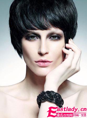 大牌金屬系妝容 為寒冷冬日升溫