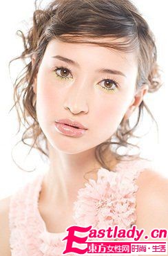 新年新開始 輕熟女冷暖平衡扮嫩妝