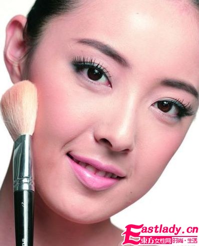 7大給力秘笈 妝出艷羨小V臉