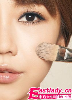 打造融化人心の冬季暖意妝容