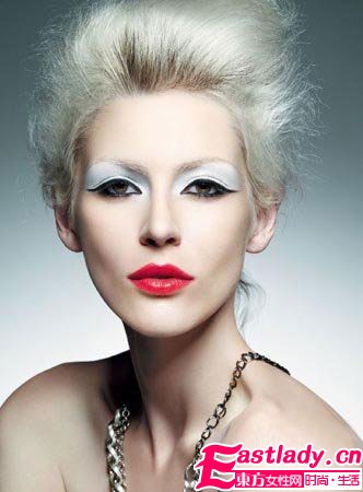 大牌金屬系妝容 為寒冷冬日升溫