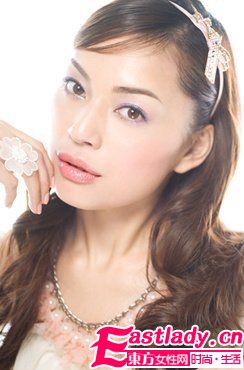 新年新開始 輕熟女冷暖平衡扮嫩妝