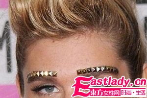 KeSha演繹時髦鎦釘眉完美詮釋另類Rock范兒