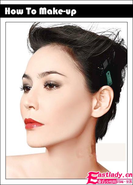 利落軍[妝]風 灑脫中盡顯優(yōu)雅