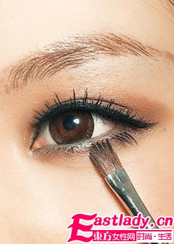 打造融化人心の冬季暖意妝容