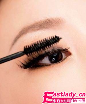 降溫我不怕 4步打造暖暖妝容