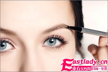 美眉ING 6步成就冬日超自然眉型