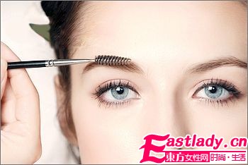 美眉ING 6步成就冬日超自然眉型