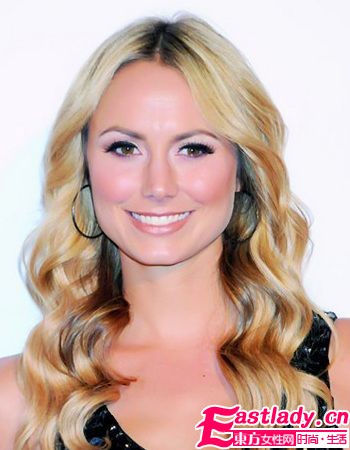 歲末提升人氣 歐美女星上演無辜妝容