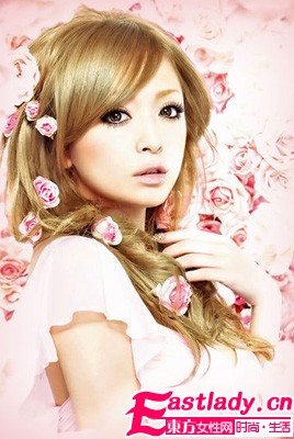 時(shí)尚教主濱崎步玩轉(zhuǎn)美甲游戲