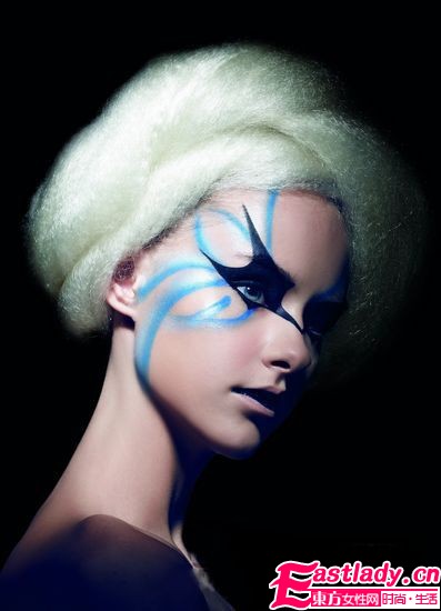 時(shí)尚大賞 2款極具未來(lái)感夢(mèng)幻妝容