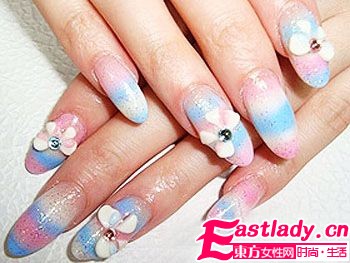 日系法式美甲 指尖亮色輕盈綻放