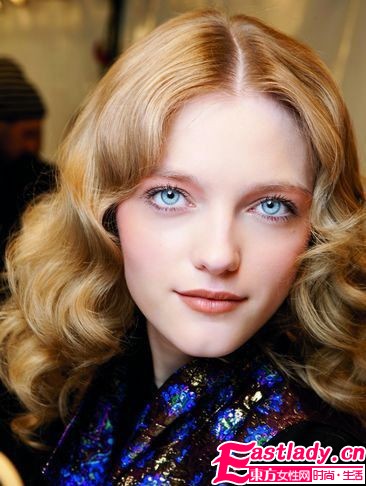 秋冬T臺(tái)美妝新勢(shì)力 惹火驚艷閃耀秀場(chǎng)