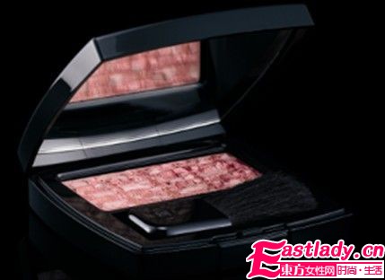 Chanel圣誕系列彩妝單品璀璨上市