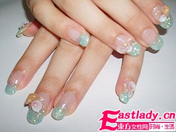 日系法式美甲 指尖亮色輕盈綻放