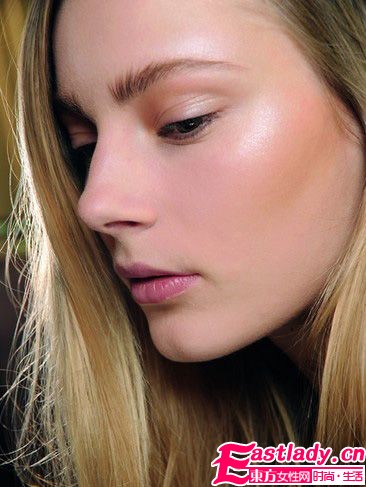 冬日最溫暖的日范兒皮草妝容