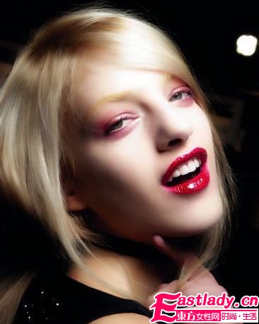 秋冬T臺(tái)美妝新勢力 惹火驚艷閃耀秀場