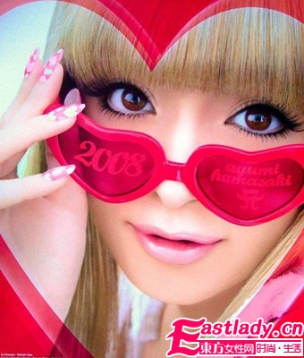 時(shí)尚教主濱崎步玩轉(zhuǎn)美甲游戲