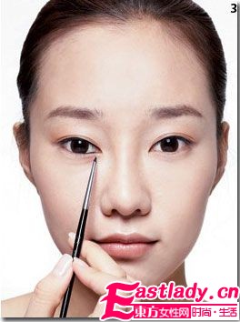 小眼瞬間無限大 4個(gè)眼線小技巧