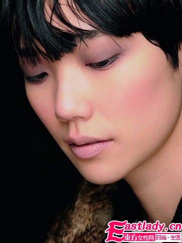 冬日最溫暖的日范兒皮草妝容