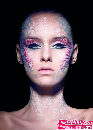 時(shí)尚大賞 2款極具未來感夢幻妝容
