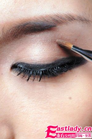 桃花滾滾來 妝 無辜電眼美妞