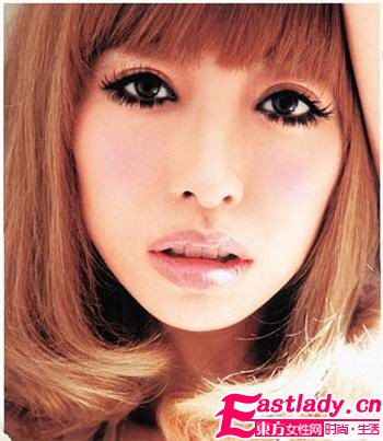 日雜紅星演繹 楚楚動(dòng)人垂眼妝