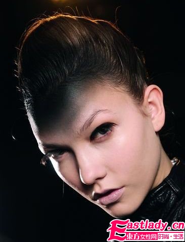 秋冬T臺(tái)美妝新勢(shì)力 惹火驚艷閃耀秀場(chǎng)