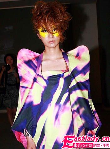 何潔PK李霄云 超女造型清新or雷人