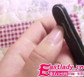 網(wǎng)友示范 輕松簡單DIY法式美甲