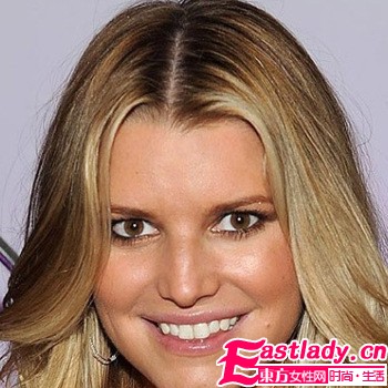 簡(jiǎn)單易學(xué) 看歐美女明星的妝容Tips(組圖)