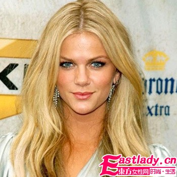 簡(jiǎn)單易學(xué) 看歐美女明星的妝容Tips(組圖)