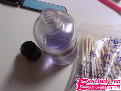 網(wǎng)友示范 輕松簡單DIY法式美甲