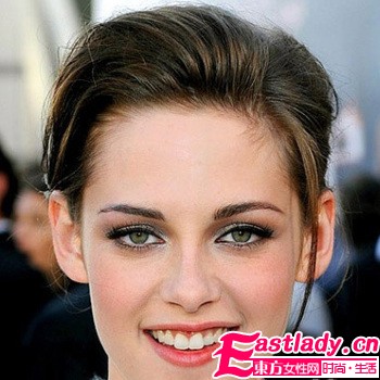 簡(jiǎn)單易學(xué) 看歐美女明星的妝容Tips(組圖)