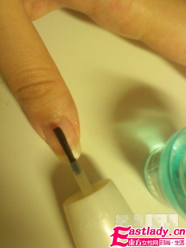 美甲達(dá)人手把手教你百搭法式美甲