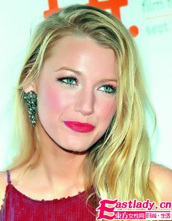 優(yōu)雅風(fēng)情 盤點(diǎn)好萊塢女星最新風(fēng)情立體妝容(組圖)